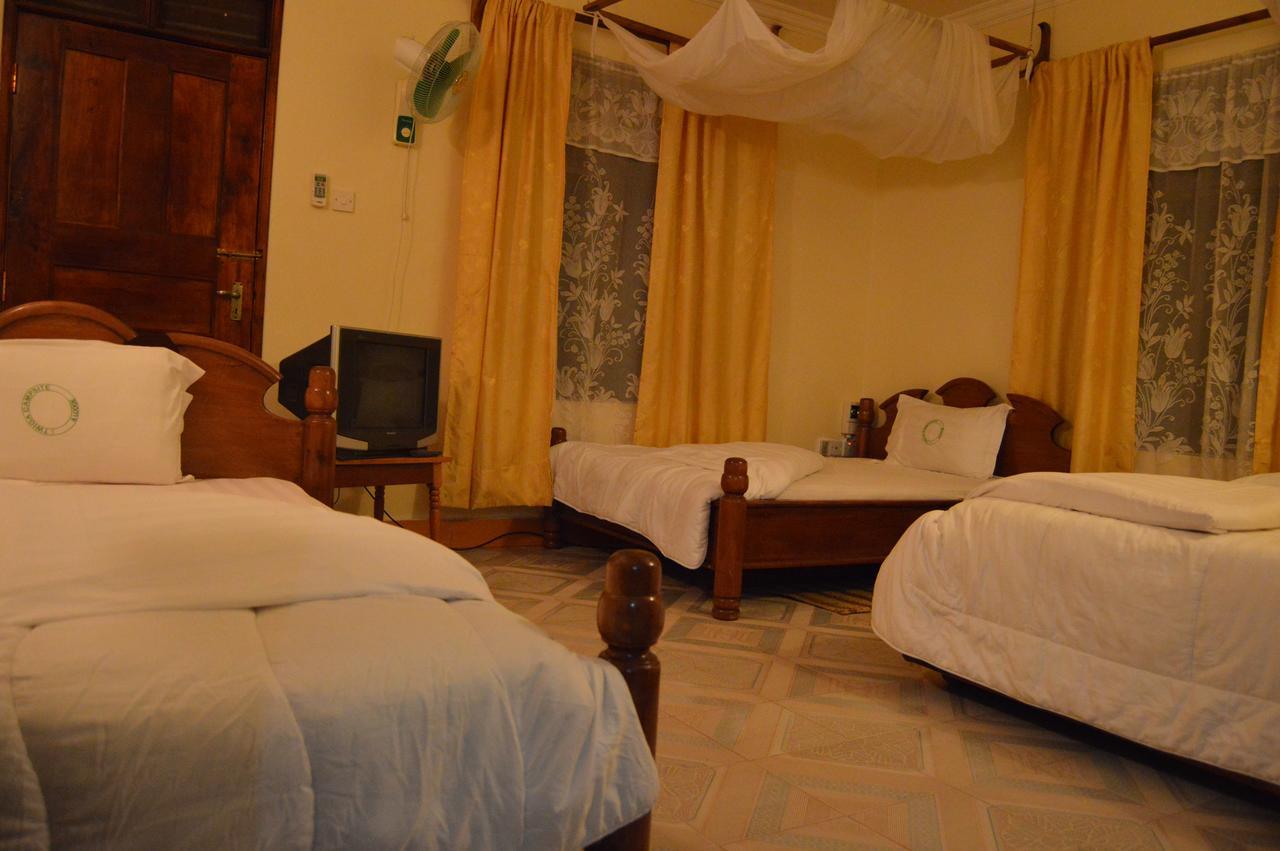 Twiga Lodge And Campsite Мто уа Мбу Екстериор снимка