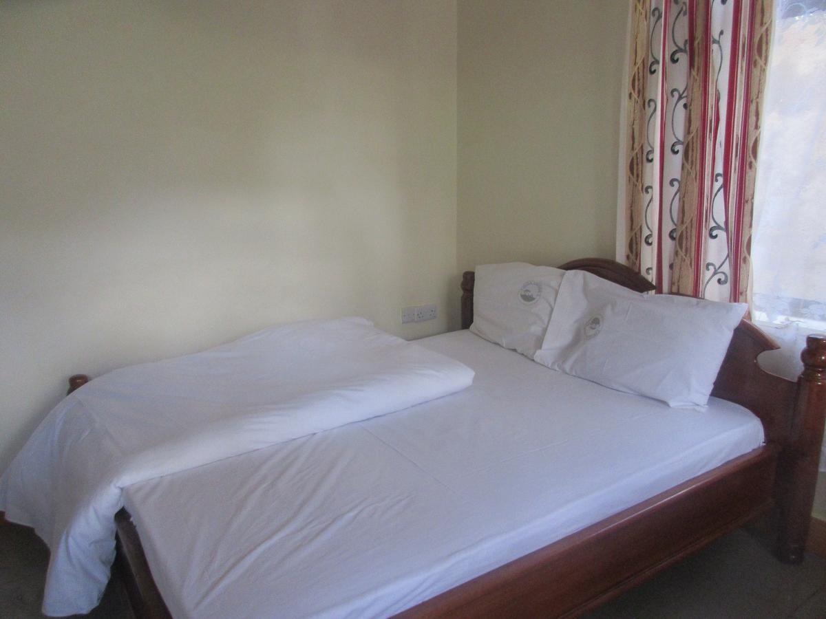 Twiga Lodge And Campsite Мто уа Мбу Екстериор снимка