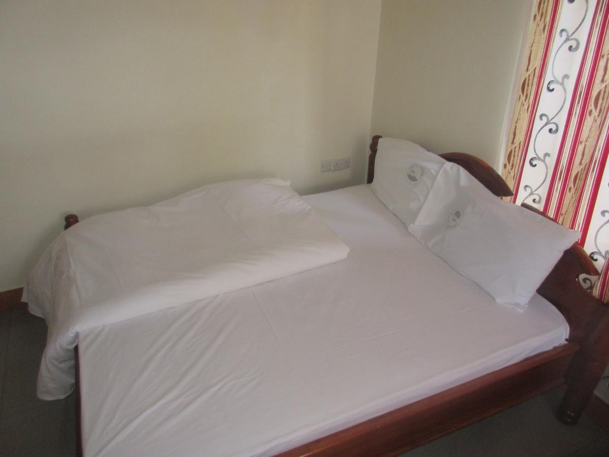 Twiga Lodge And Campsite Мто уа Мбу Екстериор снимка